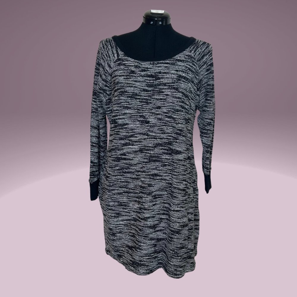 Old Navy Maternity long sleeve scoop neck Black and White Print dress, size L